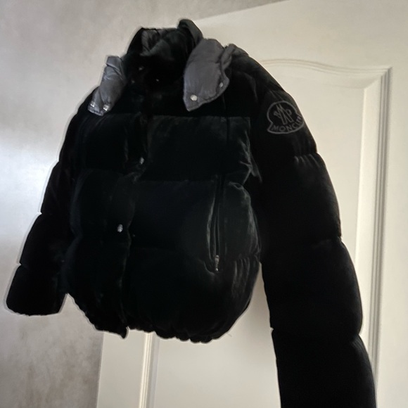 MONCLER
Black Down Velvet Daos Jacket - Picture 9 of 17